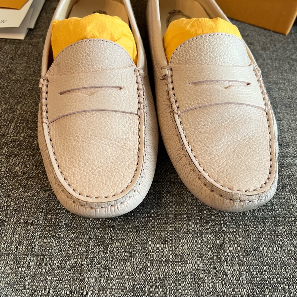 TOD’S Gommino Driving Shoes in Leather - Light Pink - Picture 5 of 10
